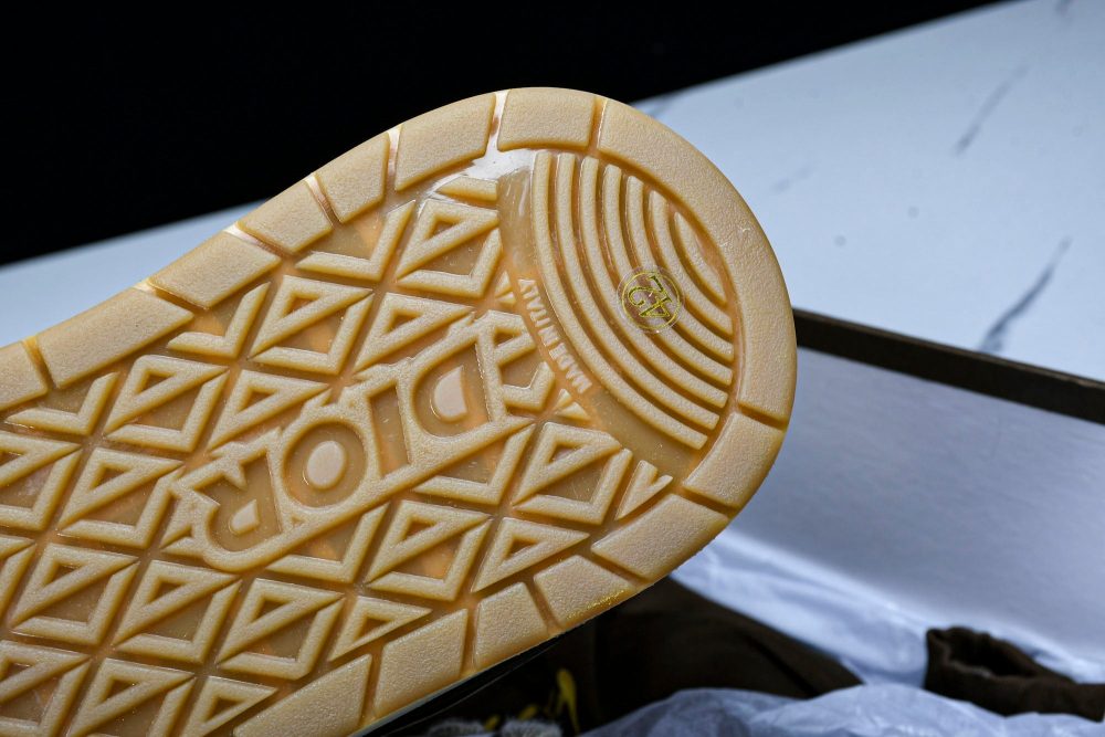 Travis Scott x D1or B713 Cactus Jack 'Mocha Cream' - Image 25