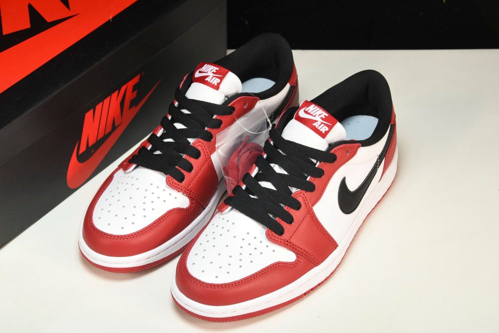 AJ1 Retro Low OG 'Chicago' - Image 25