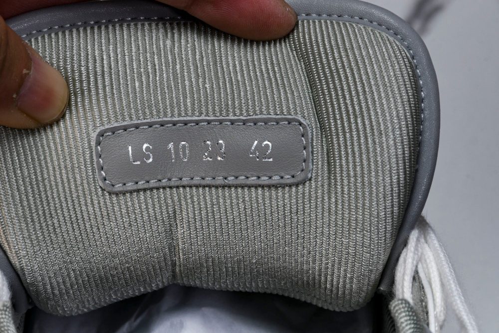 D1or B57 Mid-Top "Grey White' - Image 12