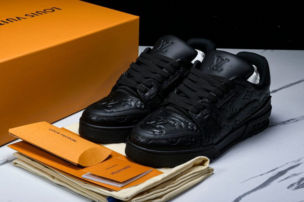 Louis Vuittоп Trainer Low 'Black Embossed Signature' - Image 17