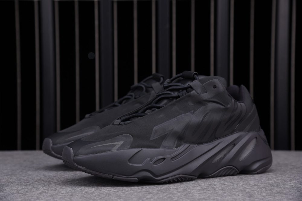 Yzy Boost 700 MNVN Black - Image 2