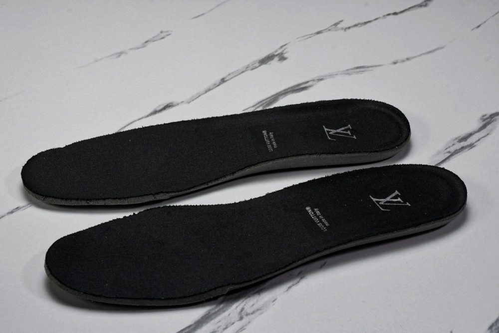 Louis Vuittоп Trainer Low 'Black Embossed Signature' - Image 15