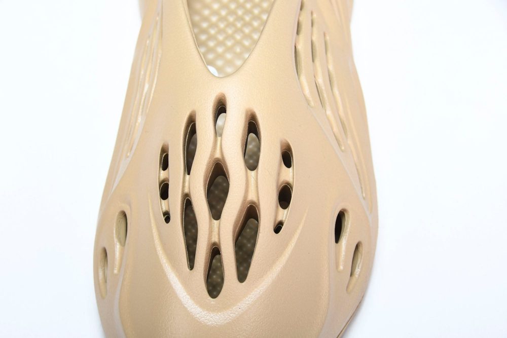 Yzy Foam RNNR 'Ochre' - Image 11