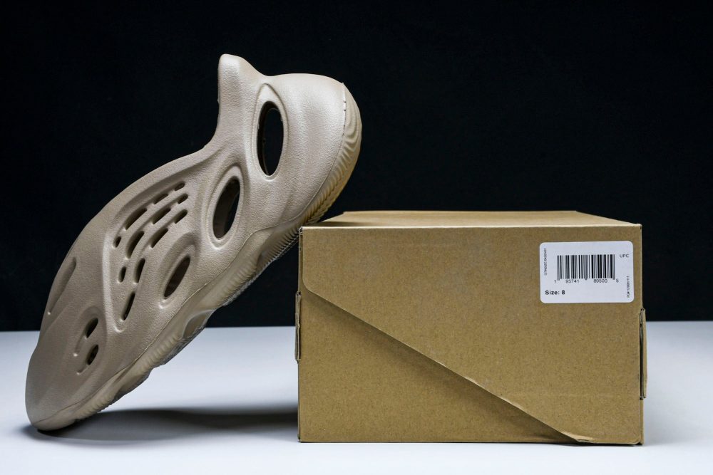 Yzy Foam RNNR 'Mist' - Image 21