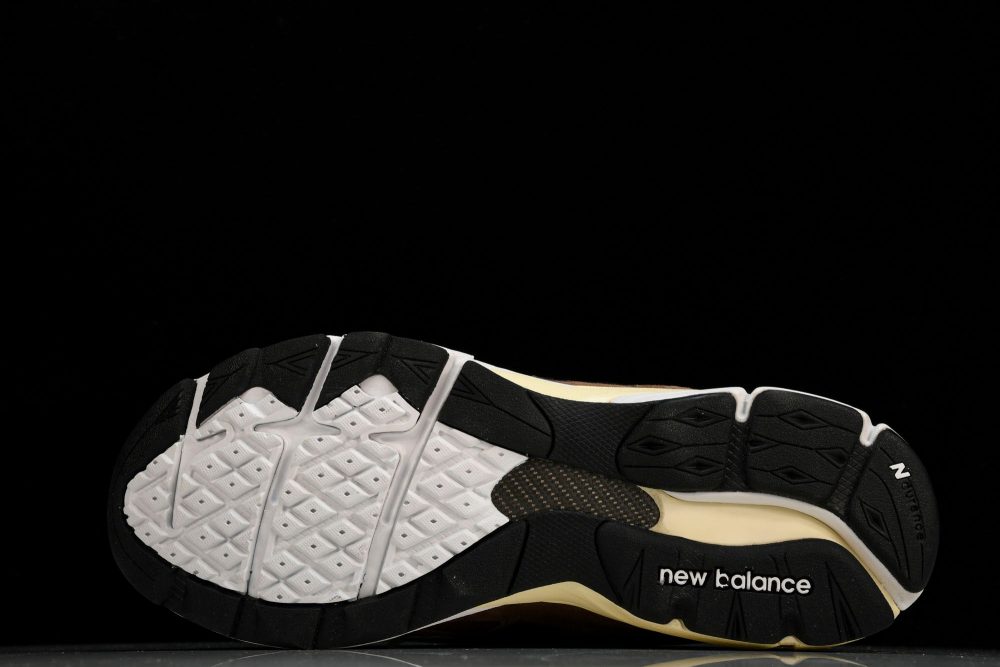 NB 990v3 x JJJJound 'Montréal' - Image 5