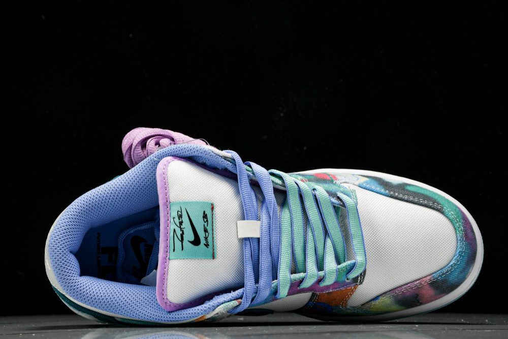 SB Dnk Low x Futura Laboratories 'Bleached Aqua' - Image 4