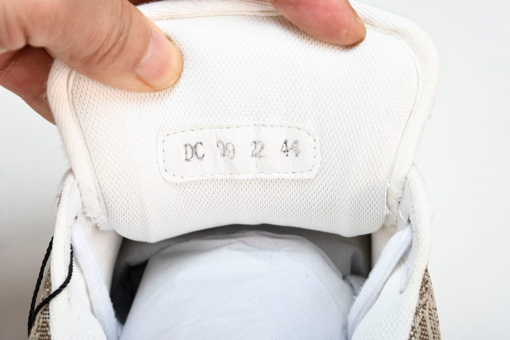 D1or B23 Skater Low 'Oblique Beige' - Image 12