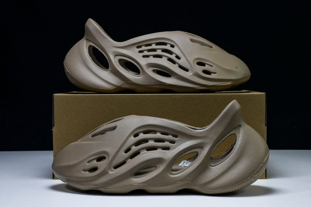 Yzy Foam RNNR 'Mist' - Image 19