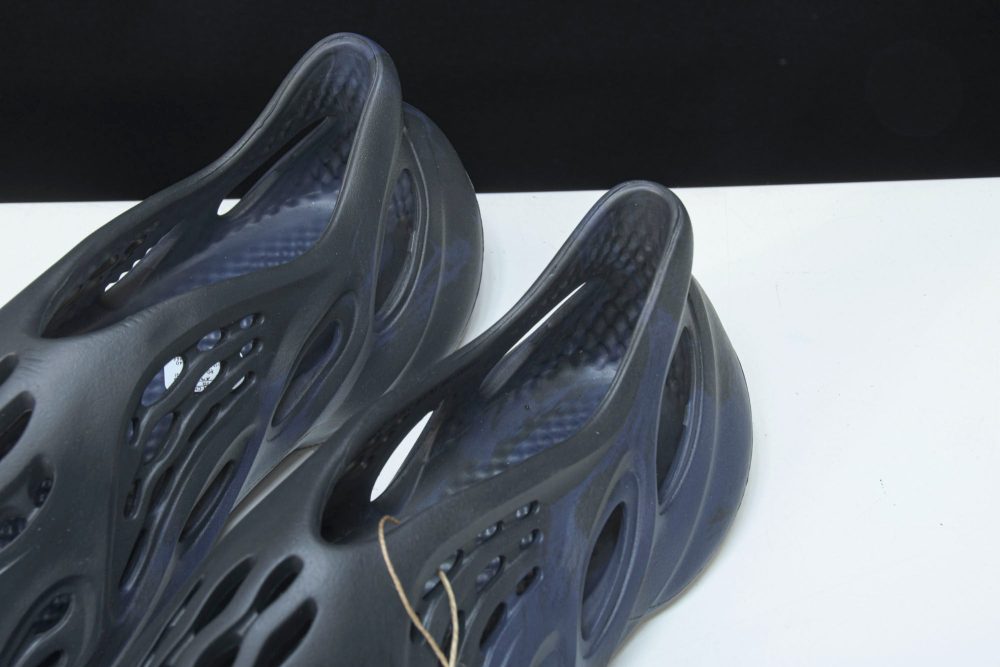 Yzy Foam RNNR 'Mineral Blue' - Image 14