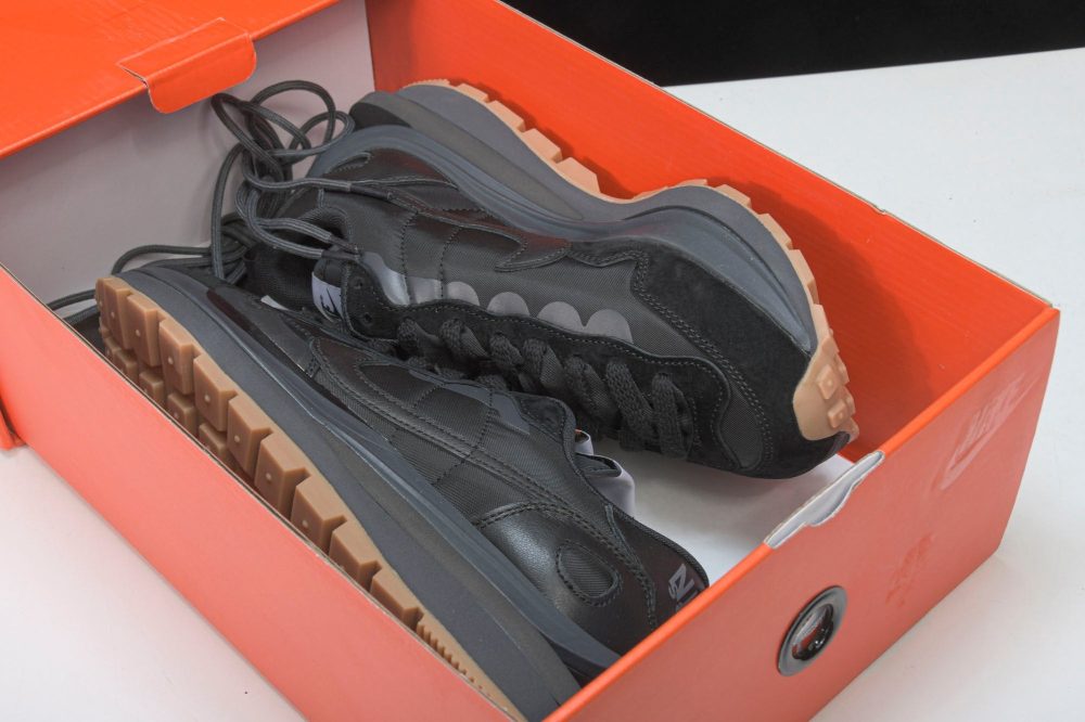 Sacai VaporWaffle ‘Black Gum’ - Image 14