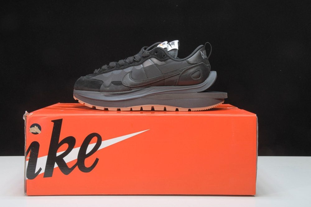 Sacai VaporWaffle ‘Black Gum’ - Image 15