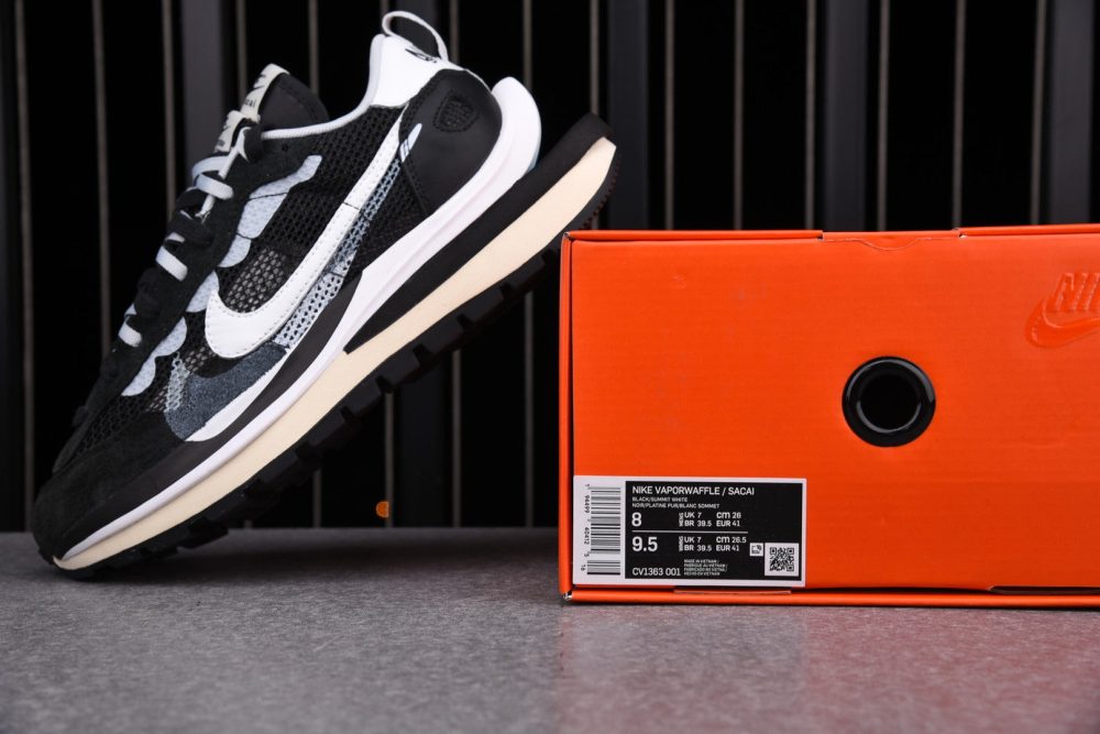 Sacai VaporWaffle Black White - Image 14