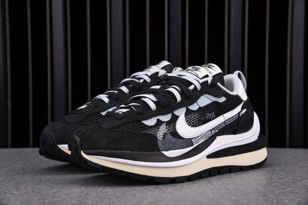 Sacai VaporWaffle Black White - Image 2