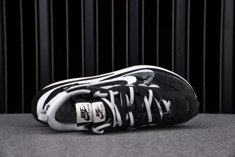 Sacai VaporWaffle Black White - Image 4