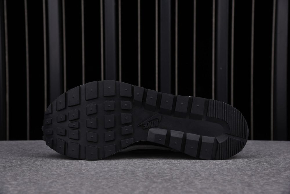 Sacai VaporWaffle Black White - Image 5