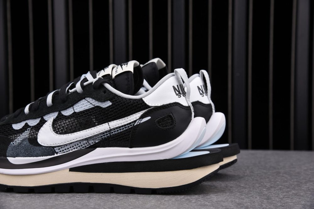 Sacai VaporWaffle Black White - Image 6