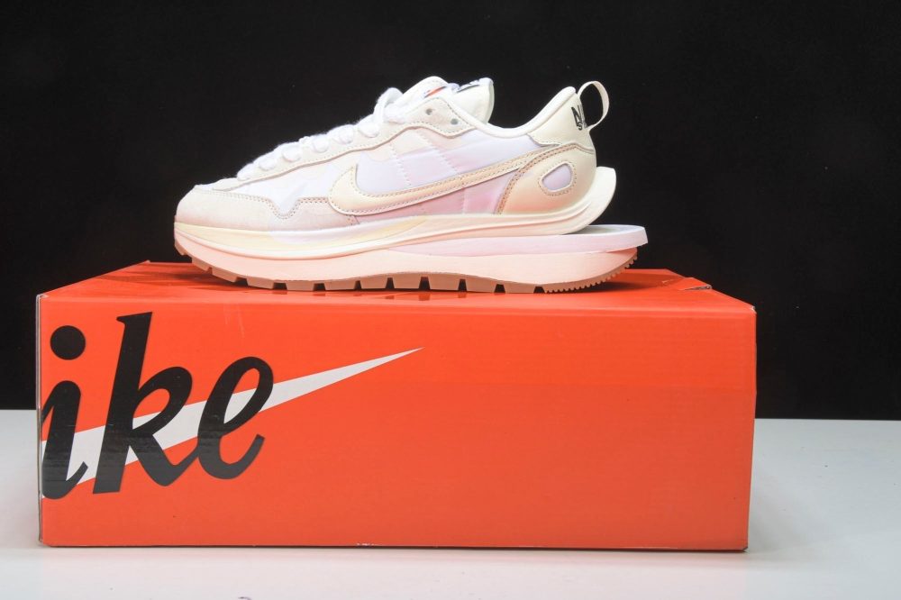 Sacai VaporWaffle ‘Sail Gum’ - Image 16