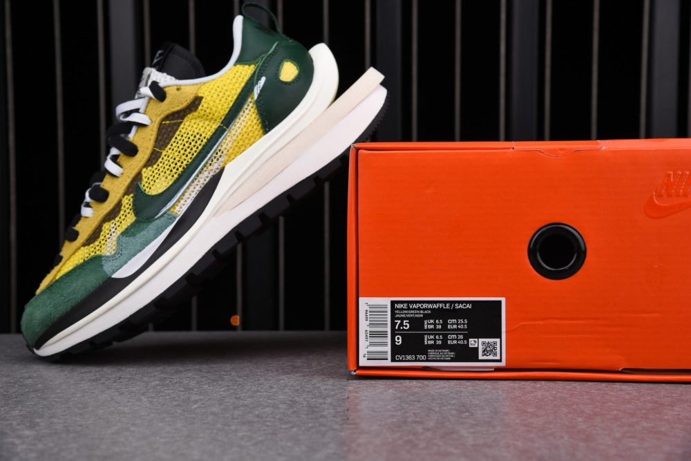 Sacai VaporWaffle Stadium Green - Image 11