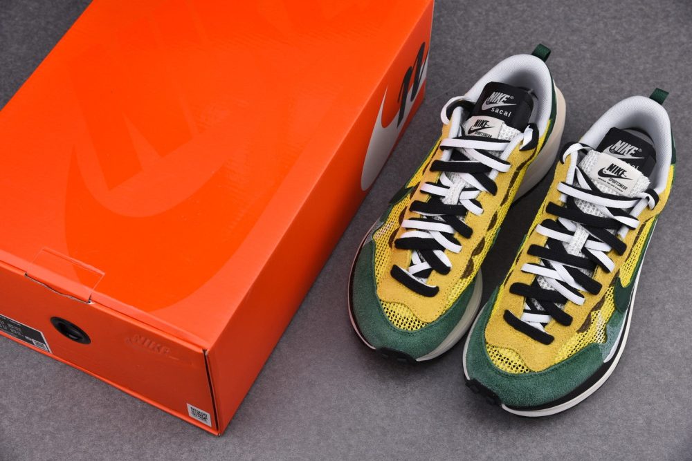 Sacai VaporWaffle Stadium Green - Image 12