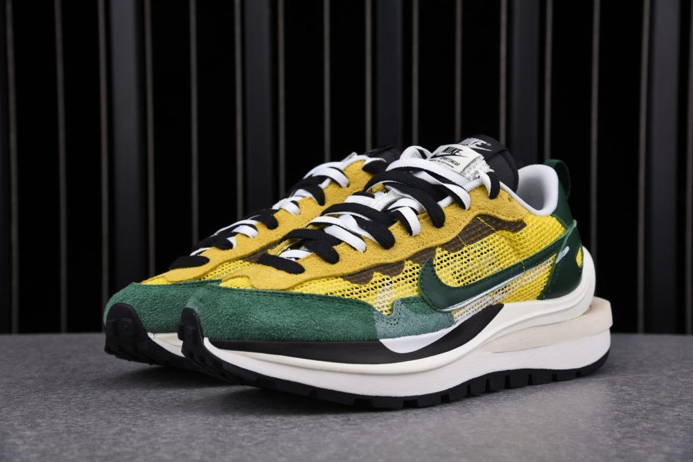 Sacai VaporWaffle Stadium Green - Image 2