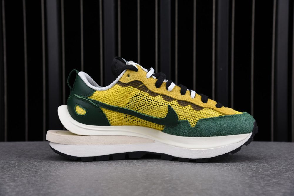Sacai VaporWaffle Stadium Green - Image 3