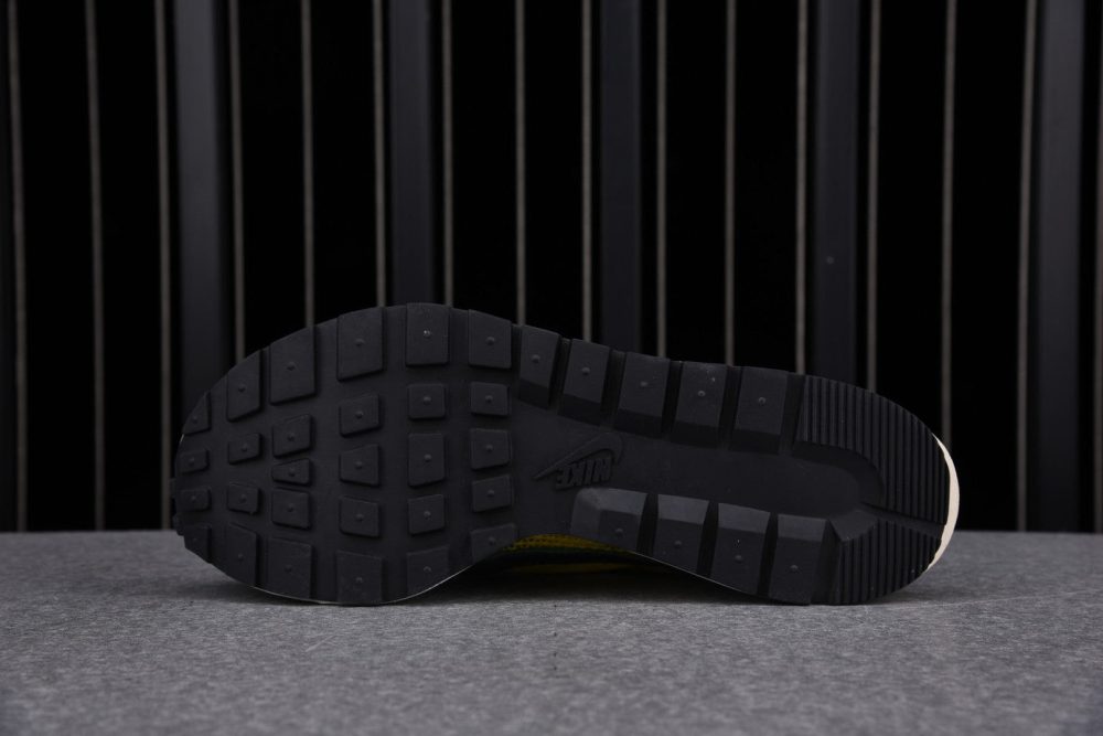 Sacai VaporWaffle Stadium Green - Image 5