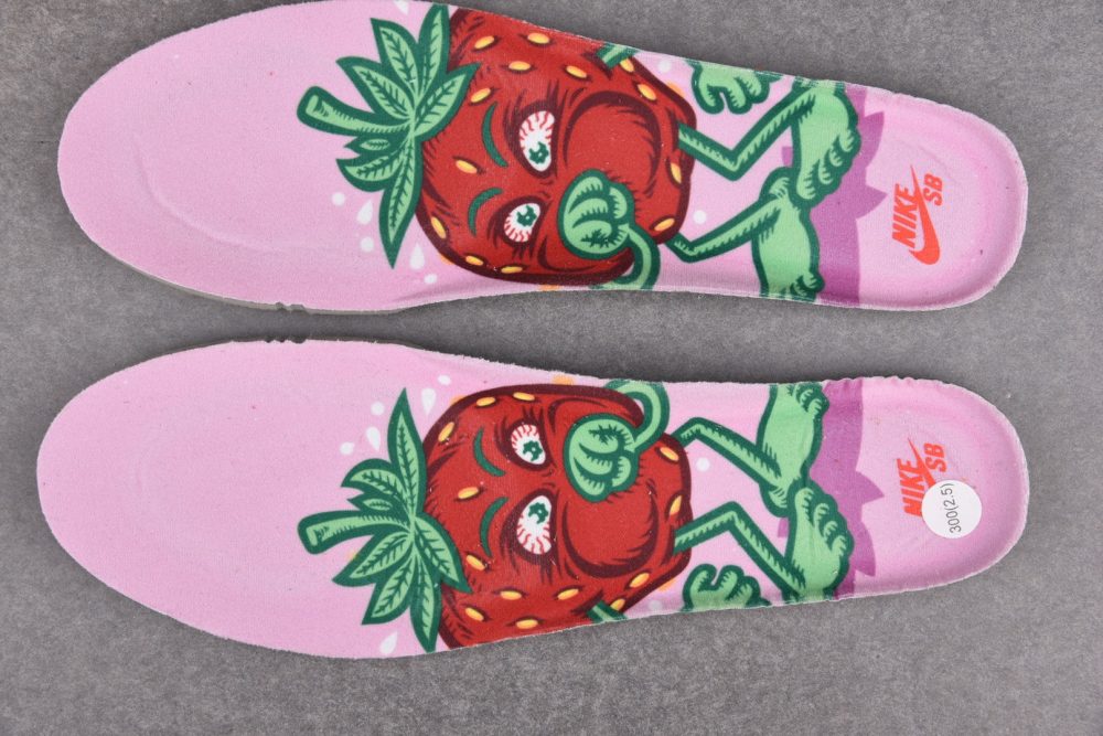 SB Dnk High "Strawberry Cough" - Image 13
