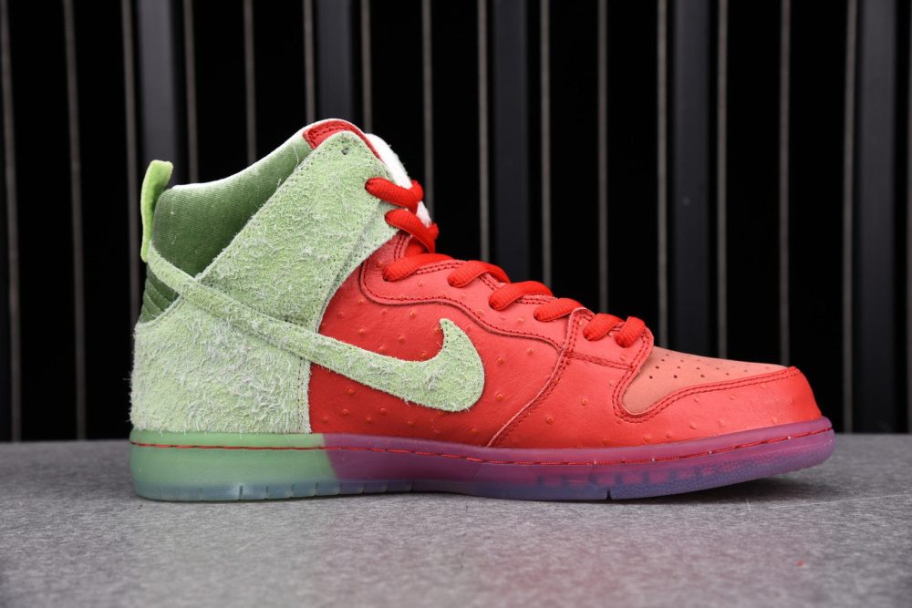 SB Dnk High "Strawberry Cough" - Image 2