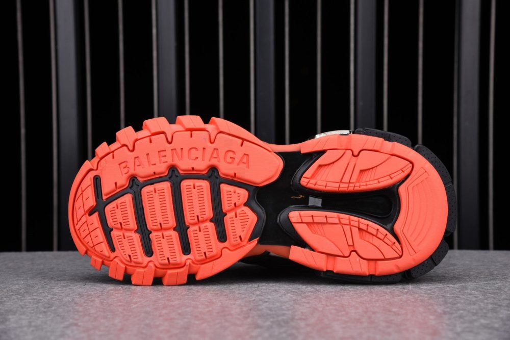 Track 2.0 Trainer 'Black Red Grey' - Image 4