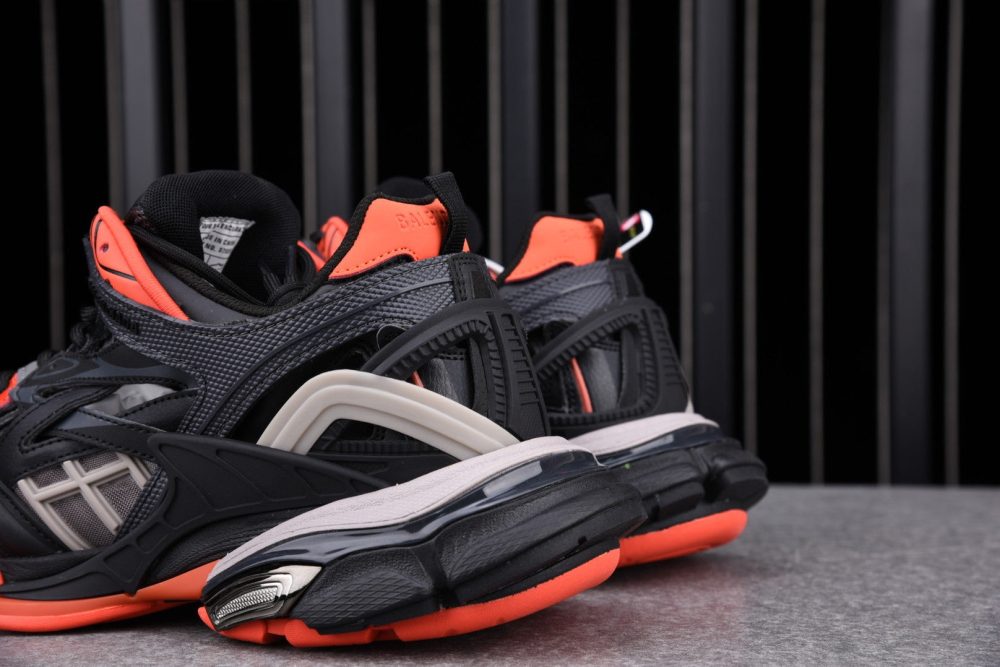 Track 2.0 Trainer 'Black Red Grey' - Image 5