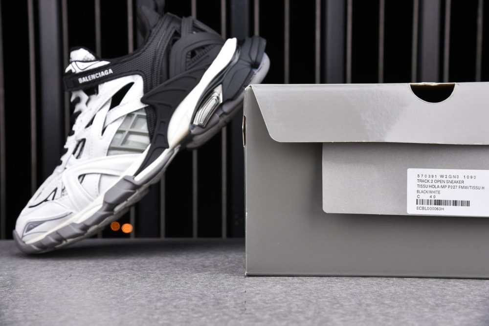 Track 2.0 Trainer 'Black White' - Image 10