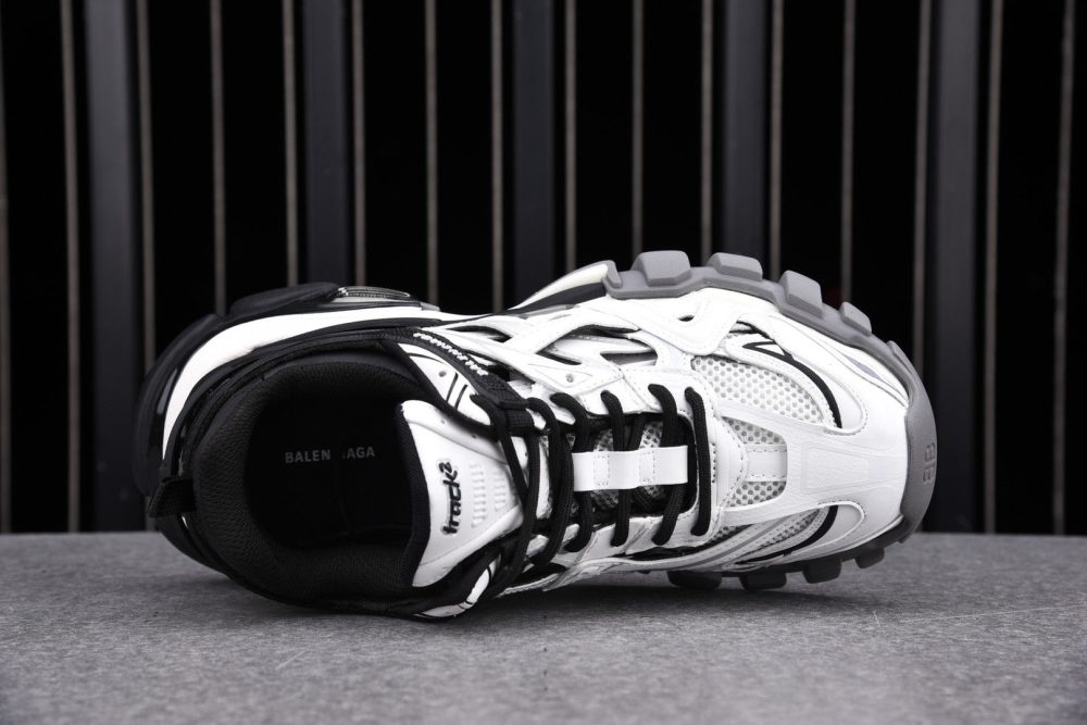 Track 2.0 Trainer 'Black White' - Image 3