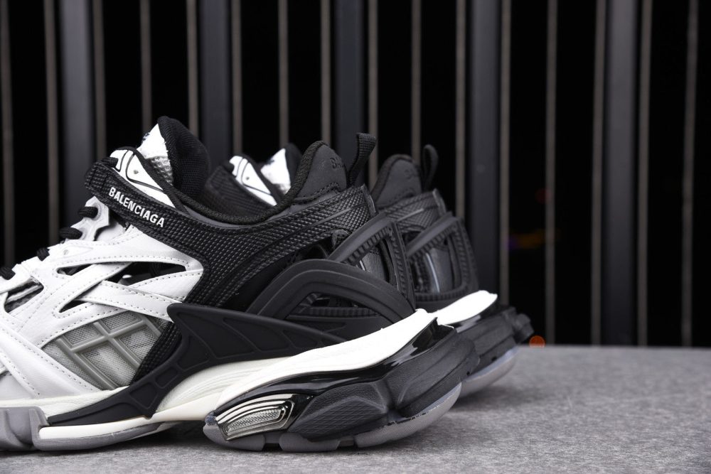 Track 2.0 Trainer 'Black White' - Image 4
