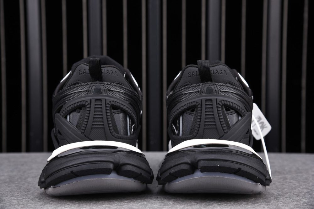 Track 2.0 Trainer 'Black White' - Image 5