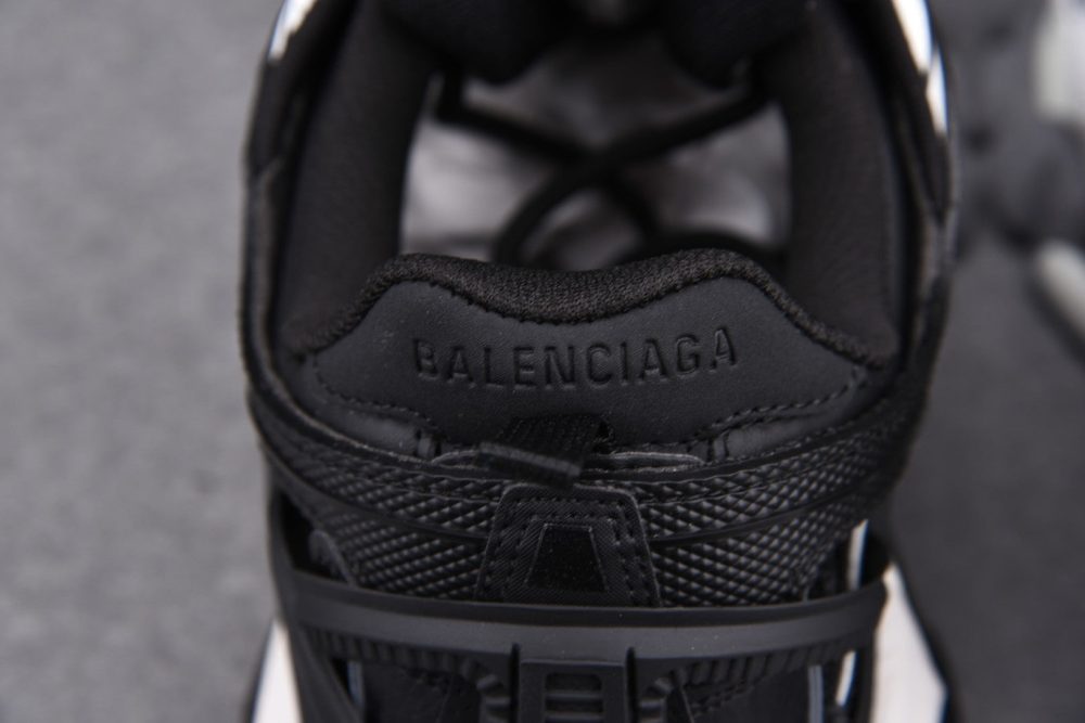 Track 2.0 Trainer 'Black White' - Image 8