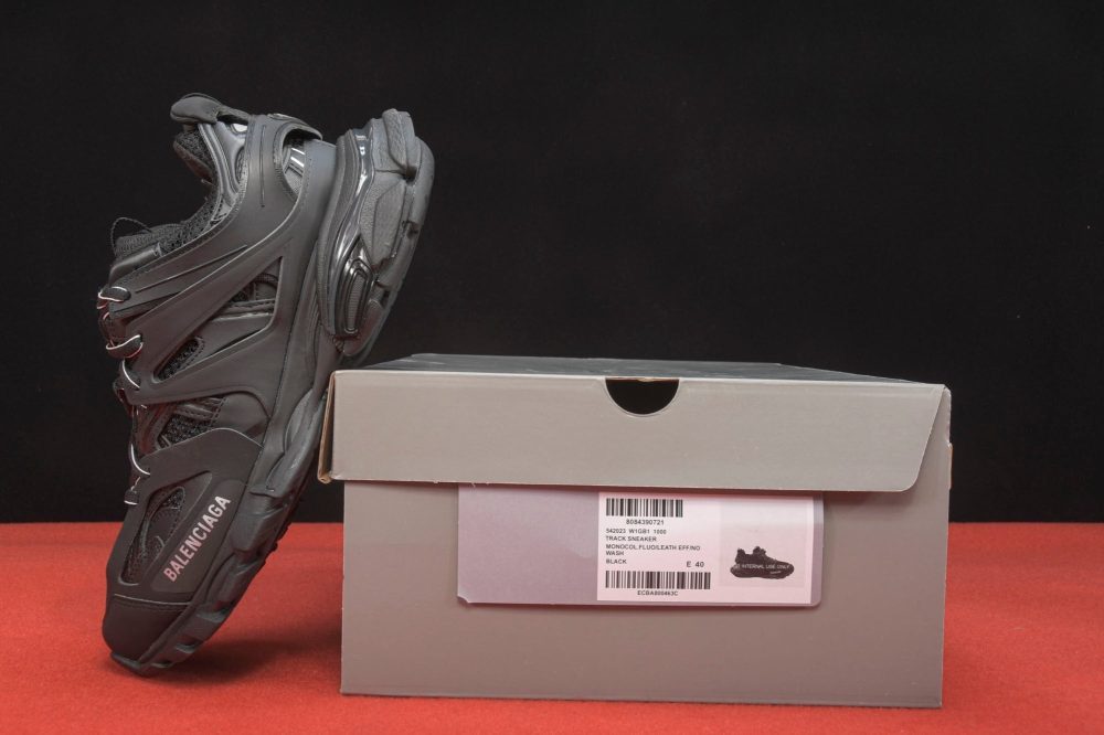 Track Trainer 'Triple Black' - Image 12