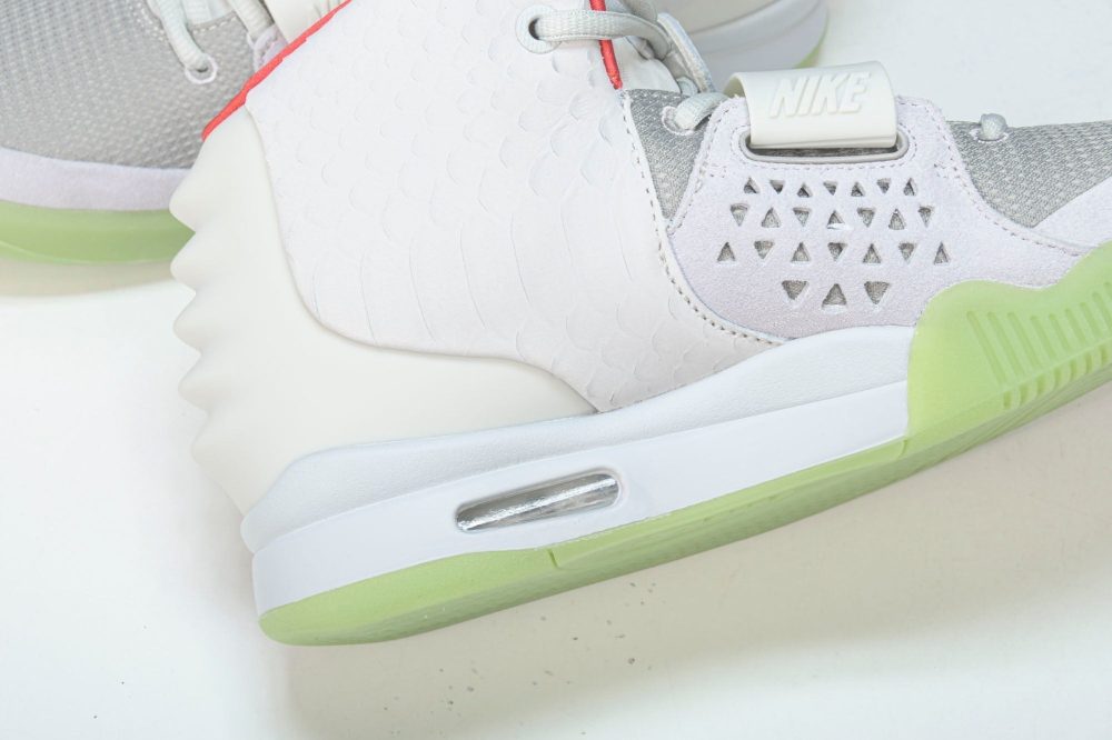 Yzy 2 NRG 'Pure Platinum' - Image 17