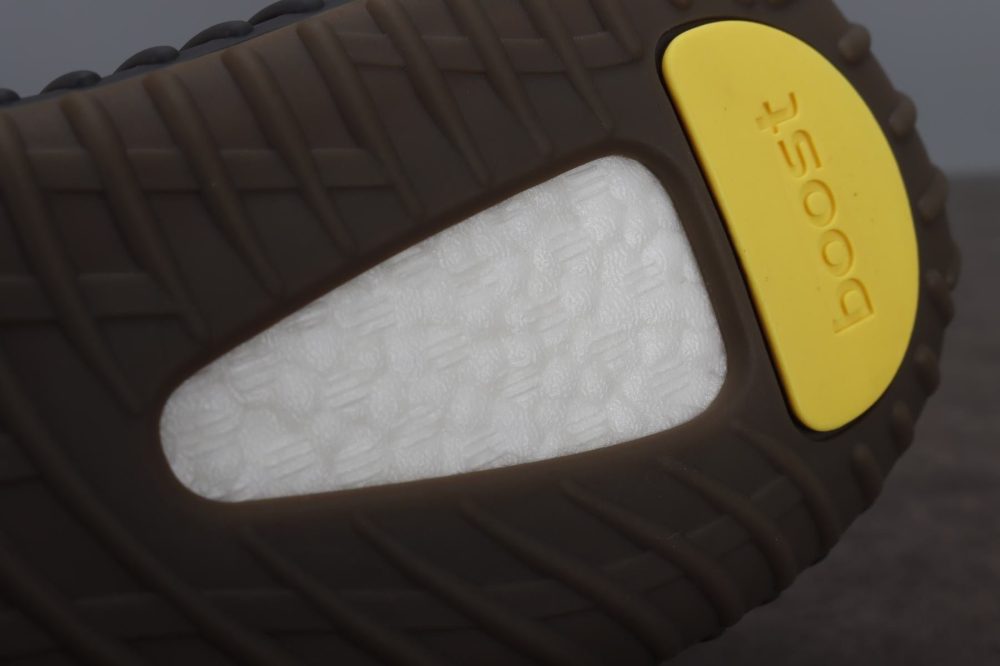 Yzy Boost 350 v2 Cinder Reflective - Image 15