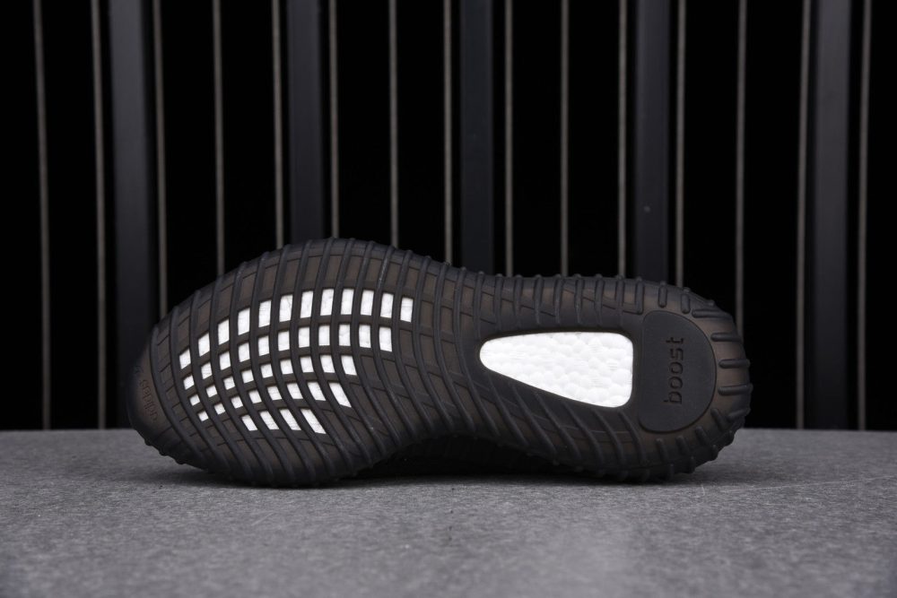 Yzy Boost 350 v2 Core Black Copper - Image 4