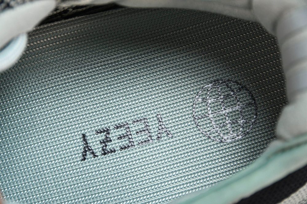 Yzy Boost 350 v2 'Salt' - Image 13