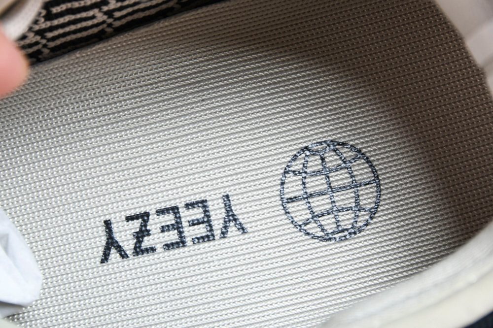 Yzy Boost 350 v2 'Slate' - Image 12