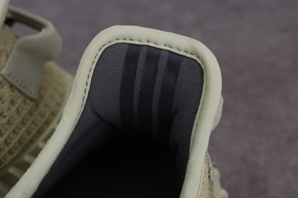 Yzy Boost 350 v2 Sulfur - Image 11