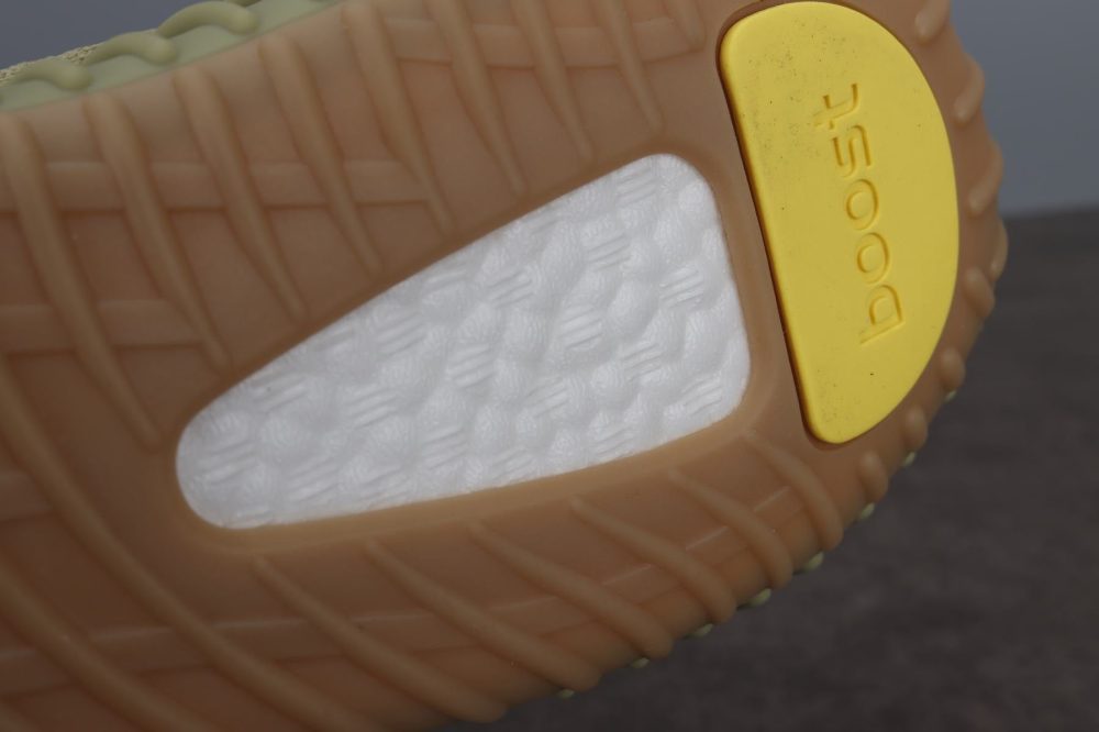 Yzy Boost 350 v2 Sulfur - Image 16