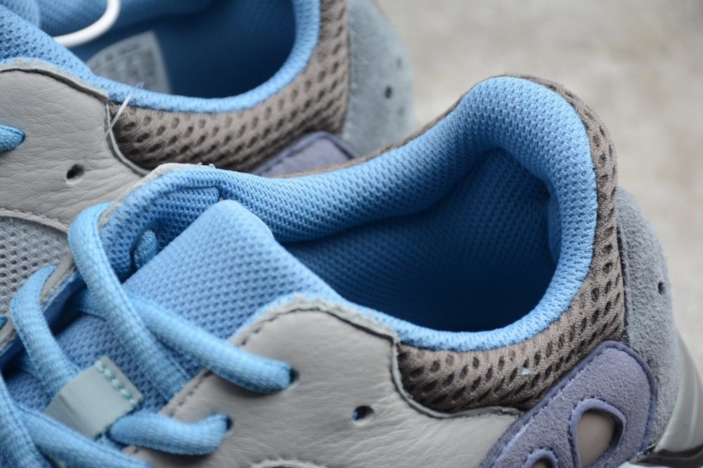 Yzy Boost 700 Carbon Blue - Image 10