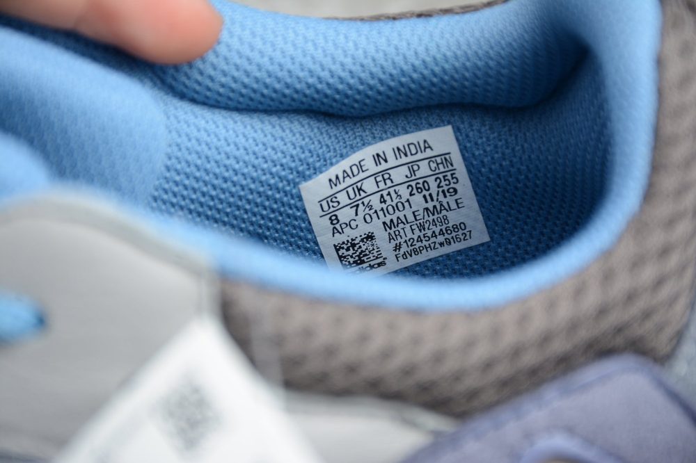 Yzy Boost 700 Carbon Blue - Image 11