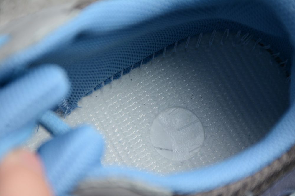 Yzy Boost 700 Carbon Blue - Image 14