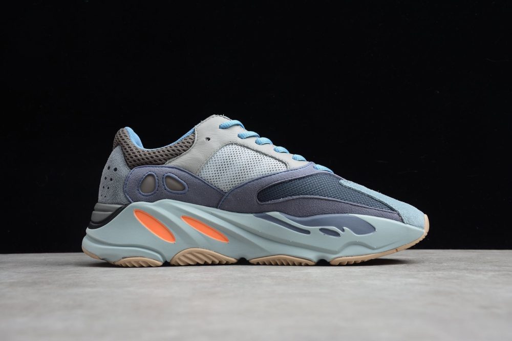 Yzy Boost 700 Carbon Blue - Image 3
