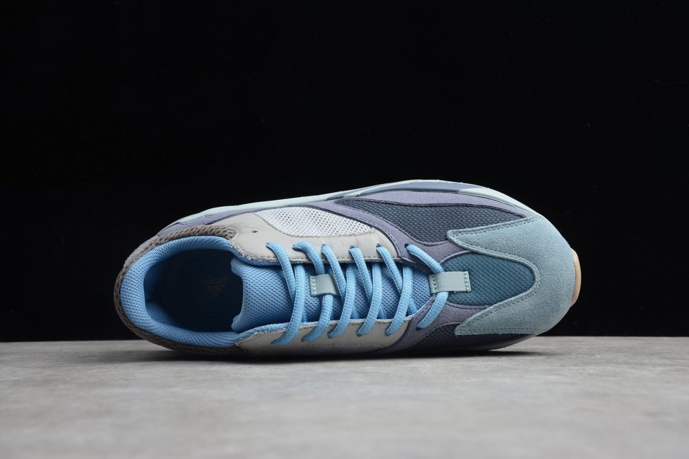 Yzy Boost 700 Carbon Blue - Image 4